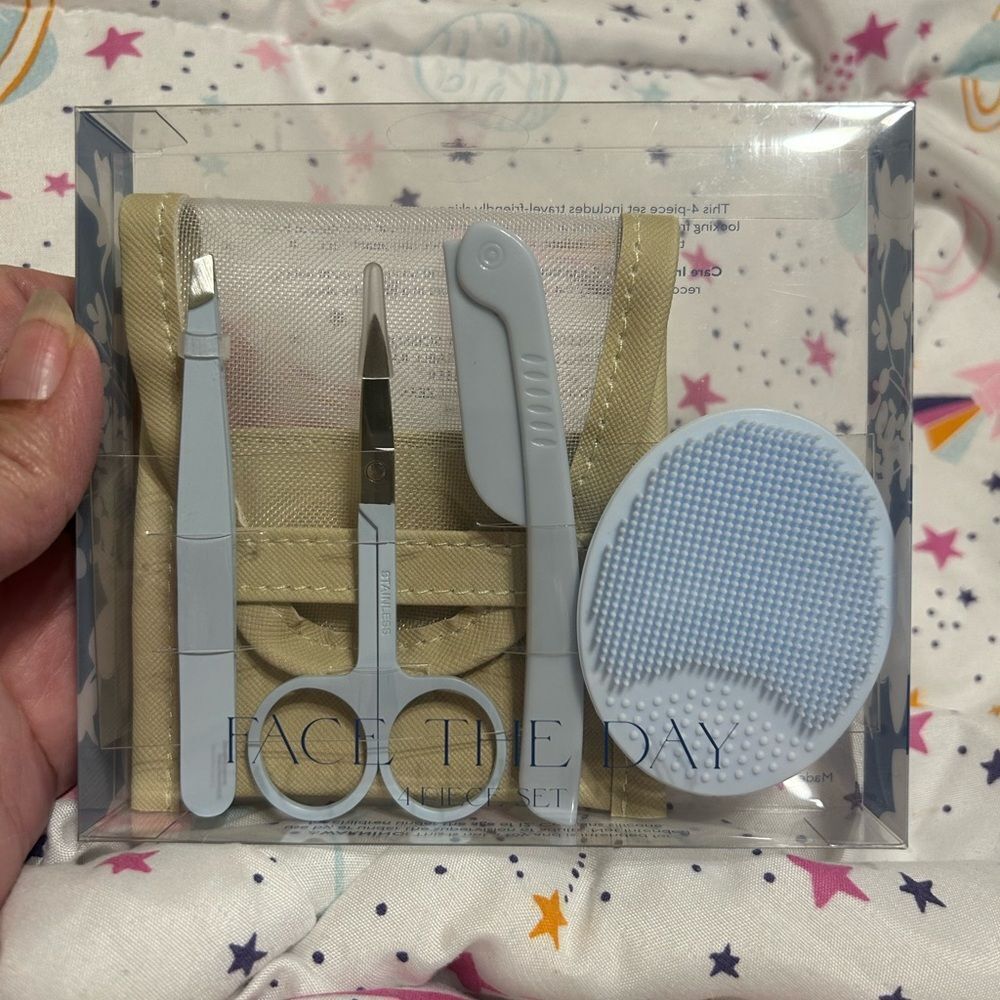NWT Belk Skincare Tool Set in Beige and Blue